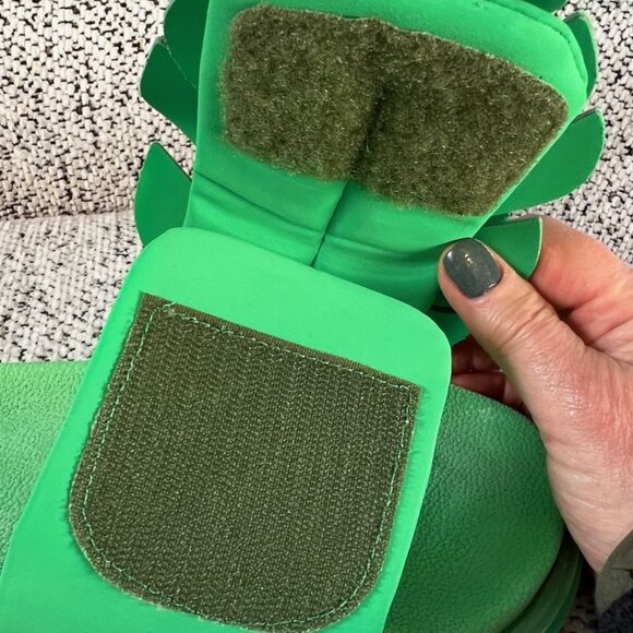 Farm Rio Green Monstera Slides - Picture 6 of 6